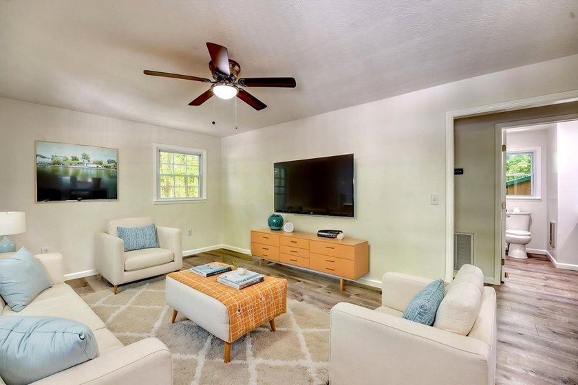 Welcome home to this charming cottage that has been thoughtfully - photo 8