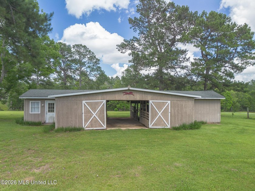 CALLING ALL HORSE LOVERS!! This is the property for you! This - photo 12