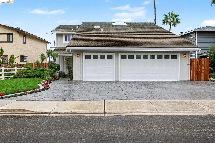 Make your dreams come true with PANORAMIC BAY VIEWS! Remodeled - photo 3