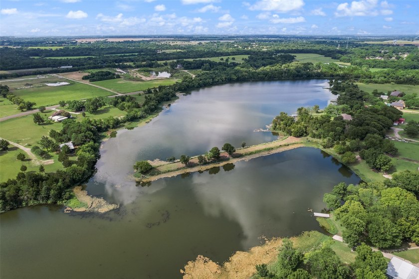 Rare 64 Acre Luxury Waterfront Ranch Estate has a Private - photo 2