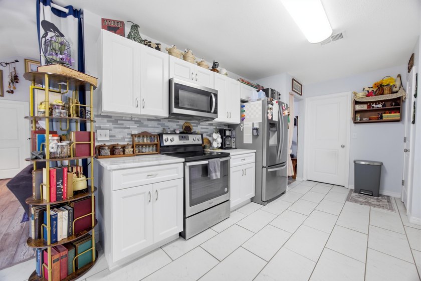 ***Home Sweet Home*** Welcome to this beautifully UPDATED 3 - photo 16