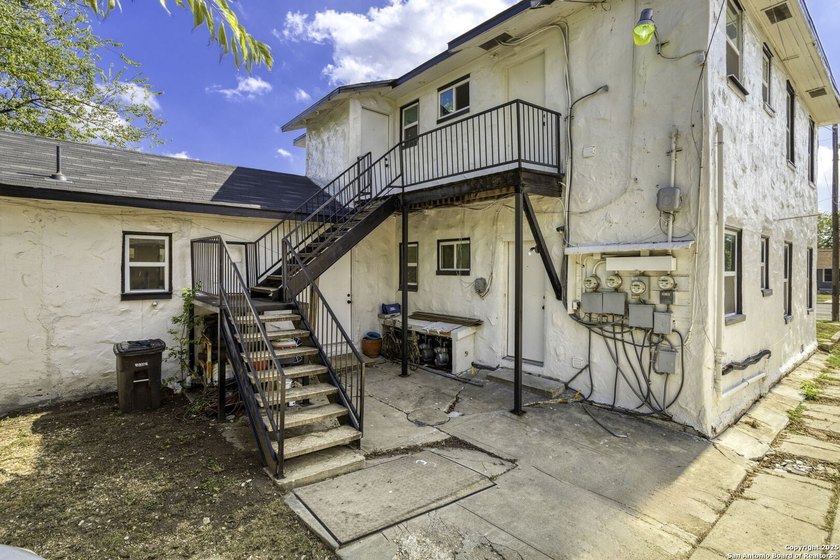 Prime Location!! This Fourplex is a great investment or house - photo 17
