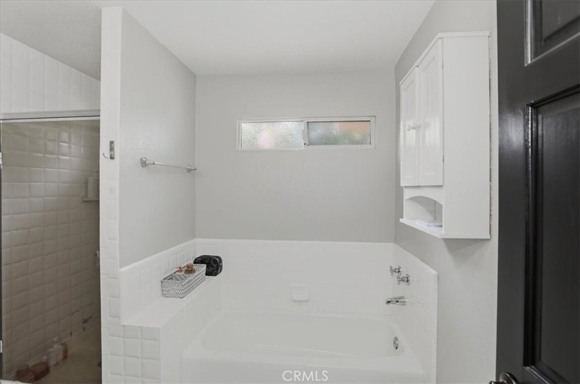 Welcome to this beautifully maintained 4 bedroom, 2.5 bath home - photo 27