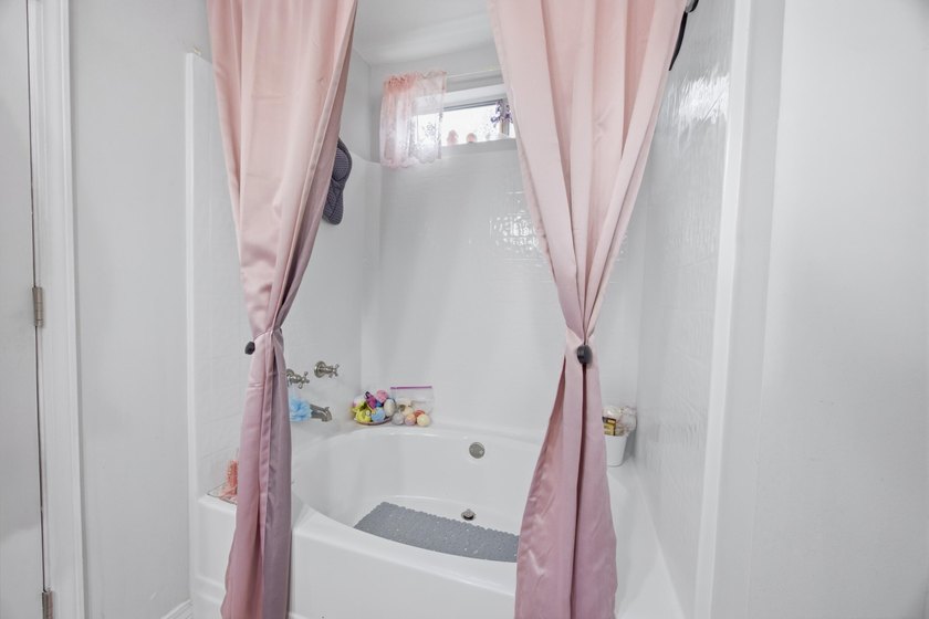 ***Home Sweet Home*** Welcome to this beautifully UPDATED 3 - photo 28