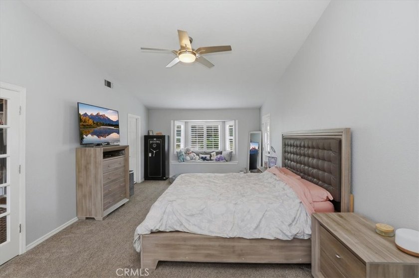 Welcome to this beautifully maintained 4 bedroom, 2.5 bath home - photo 32