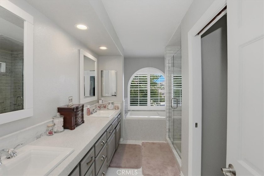 Welcome to this beautifully maintained 4 bedroom, 2.5 bath home - photo 35