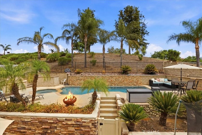 Welcome to this beautifully maintained 4 bedroom, 2.5 bath home - photo 39