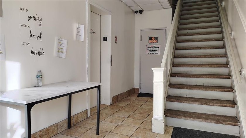 Investment Opportunity! Three Story Mixed-use offices &amp; Retail - photo 14