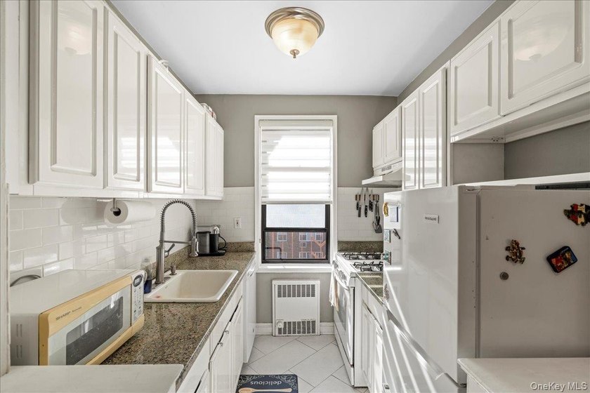 The Versailles a move-in ready 1 bedroom/1 bathroom Co-op in the - photo 6