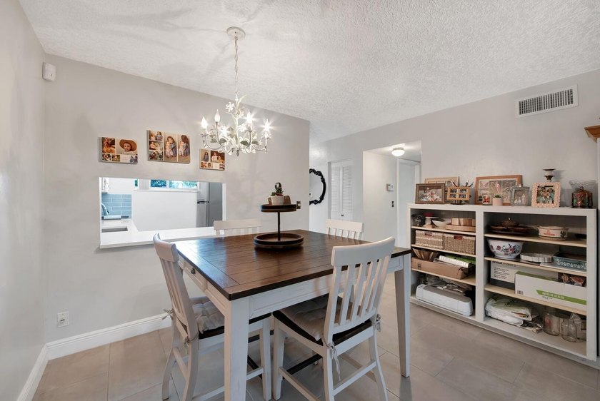 Beautifully updated 2-bedroom, 1-bathroom first-floor condo - photo 7