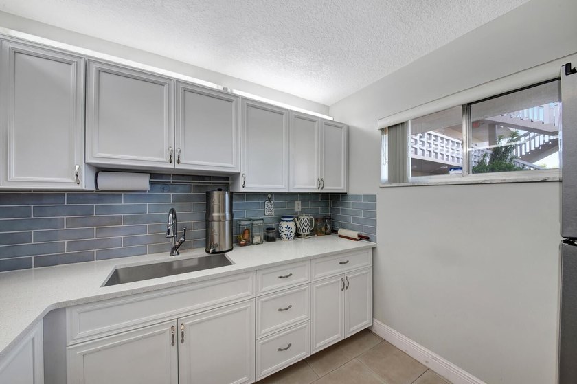 Beautifully updated 2-bedroom, 1-bathroom first-floor condo - photo 10