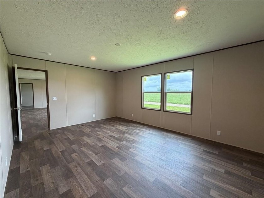 VRM: Sellers will entertain offers between $179,000-$189,000 - photo 26