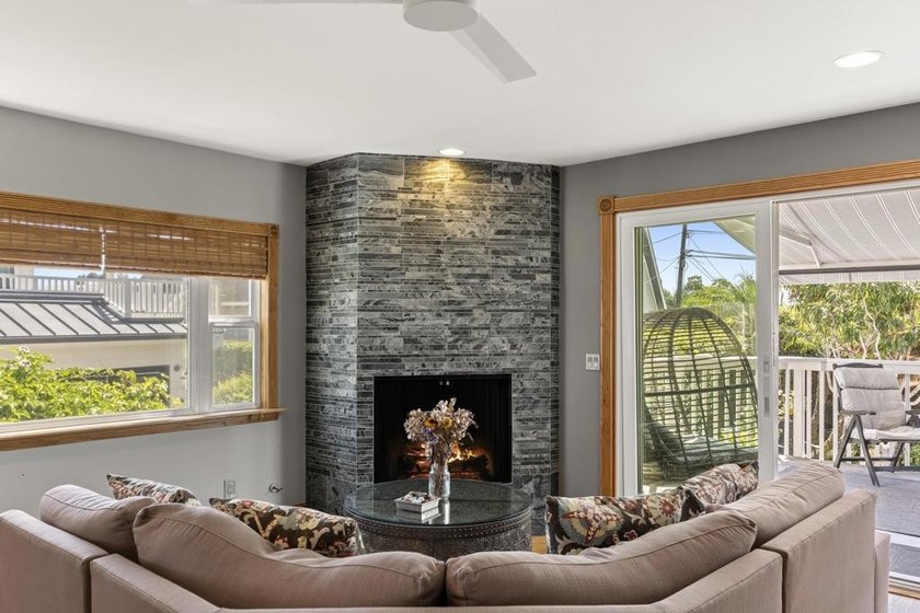 BIRD ROCK SUMMER RENTAL - House &amp; Studio Cottage. Tucked away in - photo 12
