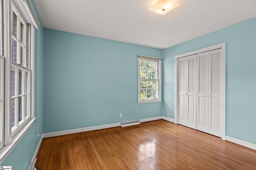 All property details and showings are handled directly by the - photo 22