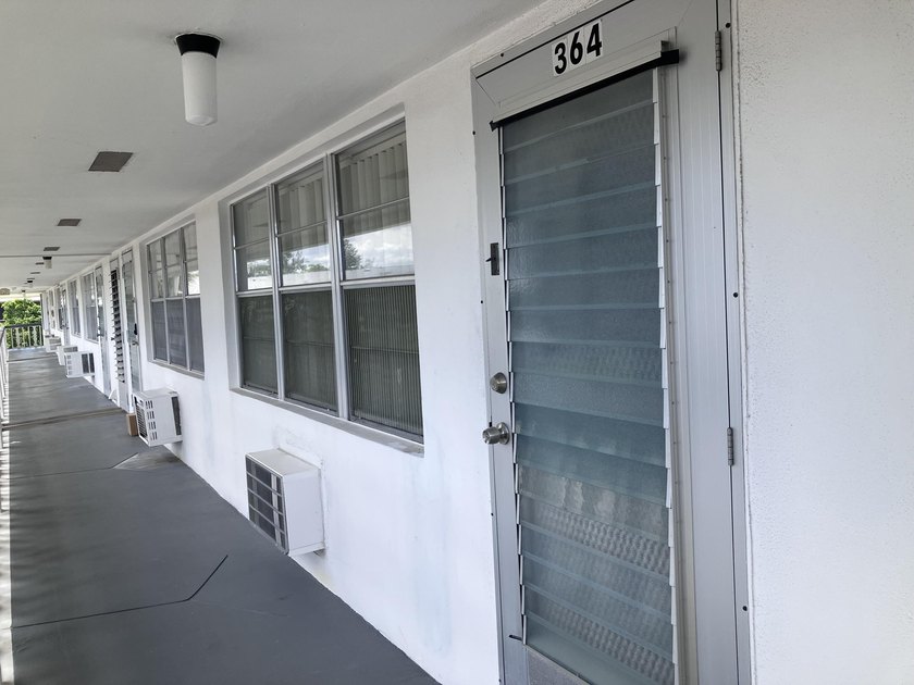 1 Bedroom, 1 Bath, 2nd floor unit. Great refreshed unit, brand - photo 3
