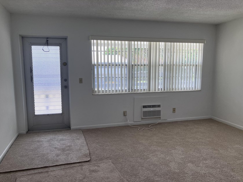1 Bedroom, 1 Bath, 2nd floor unit. Great refreshed unit, brand - photo 4