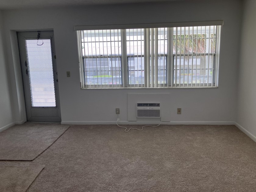 1 Bedroom, 1 Bath, 2nd floor unit. Great refreshed unit, brand - photo 6