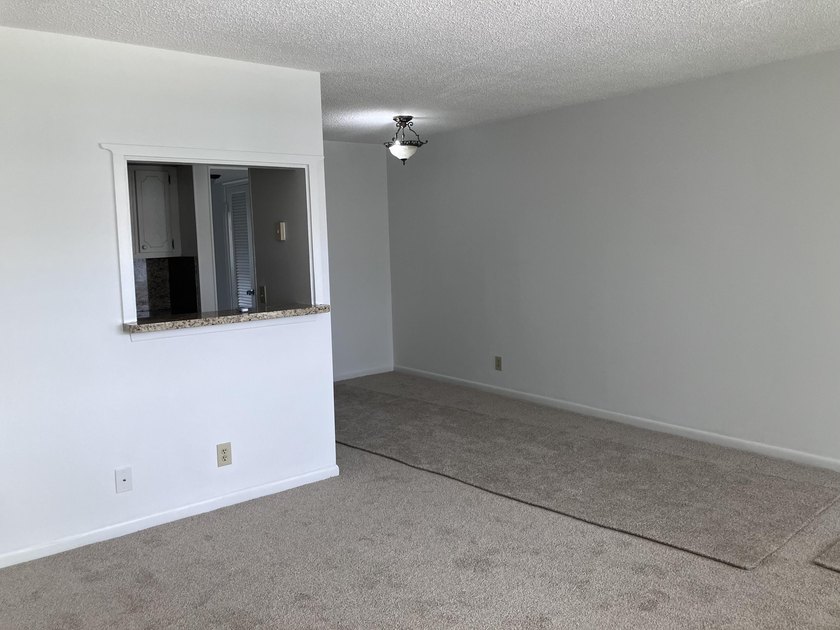 1 Bedroom, 1 Bath, 2nd floor unit. Great refreshed unit, brand - photo 7