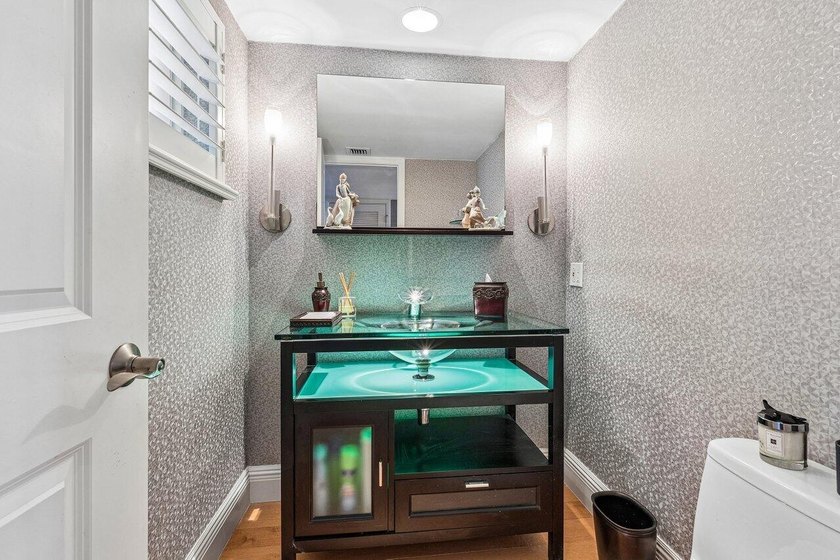 This beautifully updated first-floor condo offers 3 bedrooms, 2 - photo 14