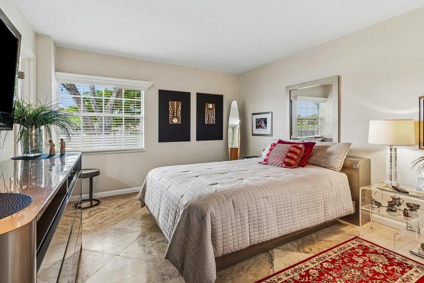 This beautifully updated first-floor condo offers 3 bedrooms, 2 - photo 17