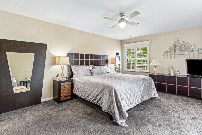 This beautifully updated first-floor condo offers 3 bedrooms, 2 - photo 19
