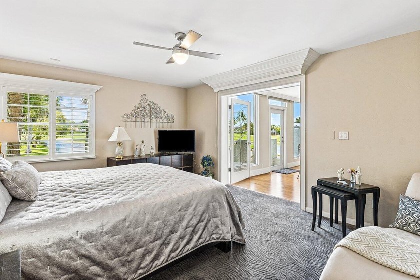 This beautifully updated first-floor condo offers 3 bedrooms, 2 - photo 21
