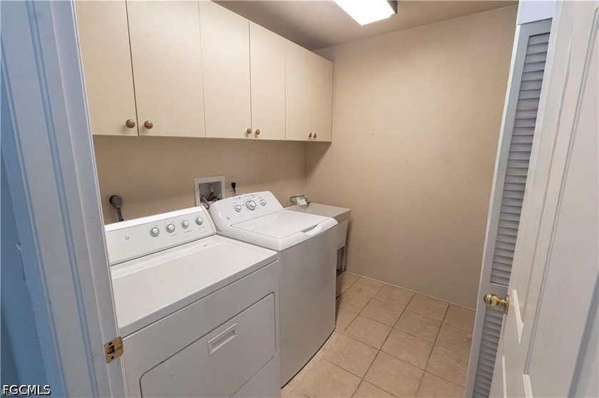 Beautifully maintained 3-bedroom, 2 full bathroom, 2 half - photo 22