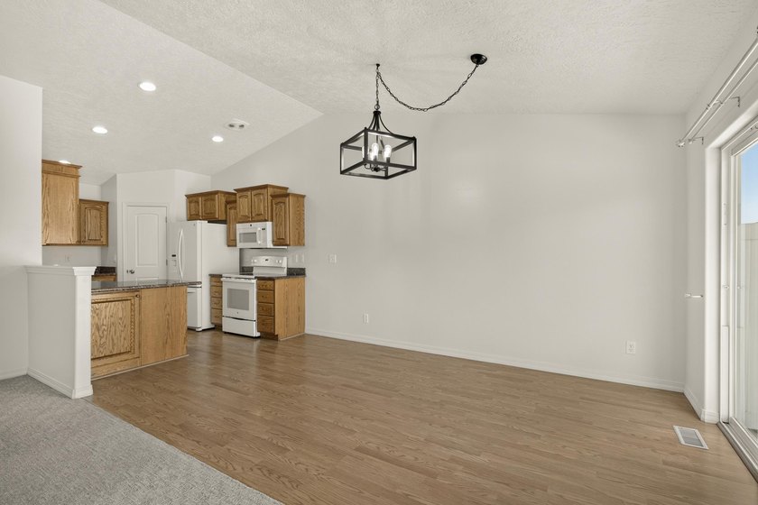 Welcome to 1262 Heber Avenue. This turnkey, well-maintained home - photo 22