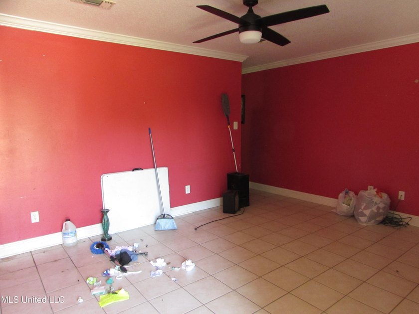 Great investment opportunity in this 3/2 brick duplex. Both - photo 3