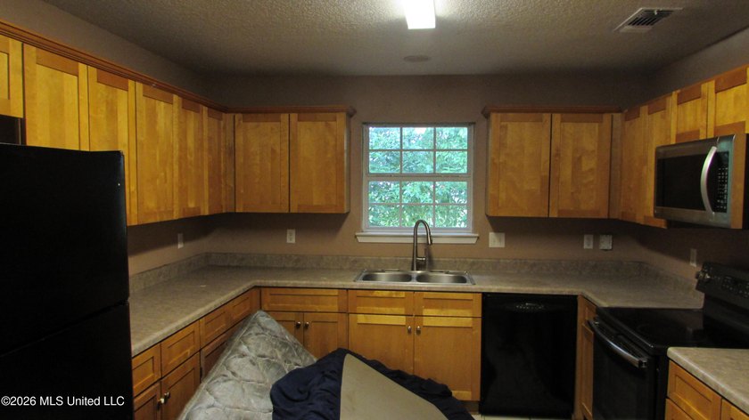 Great investment opportunity in this 3/2 brick duplex. Both - photo 4