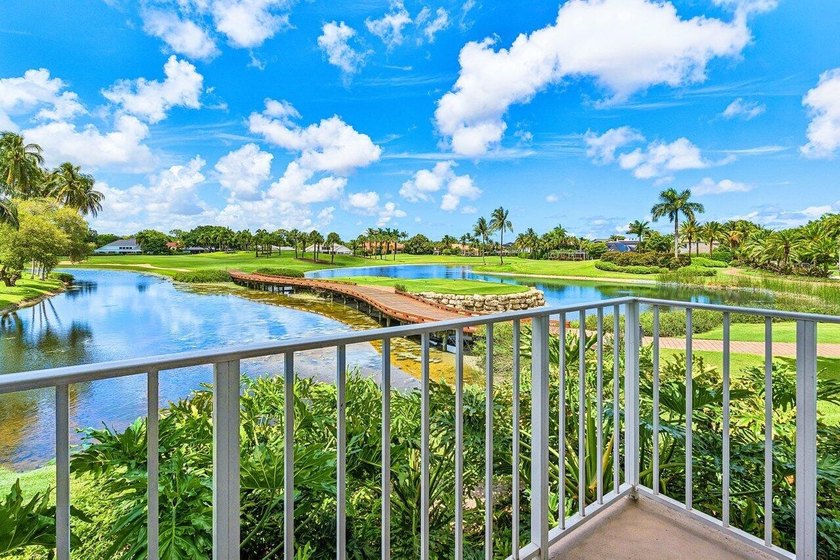This beautifully updated first-floor condo offers 3 bedrooms, 2 - photo 25