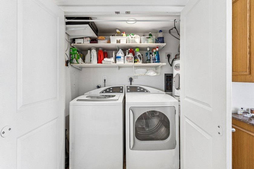 This beautifully updated first-floor condo offers 3 bedrooms, 2 - photo 27