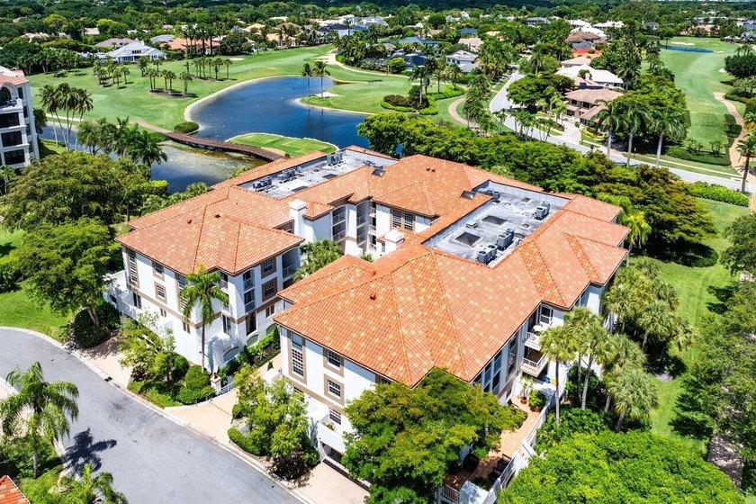 This beautifully updated first-floor condo offers 3 bedrooms, 2 - photo 29