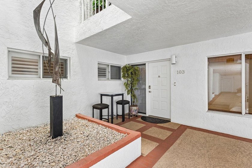 This beautifully updated first-floor condo offers 3 bedrooms, 2 - photo 30