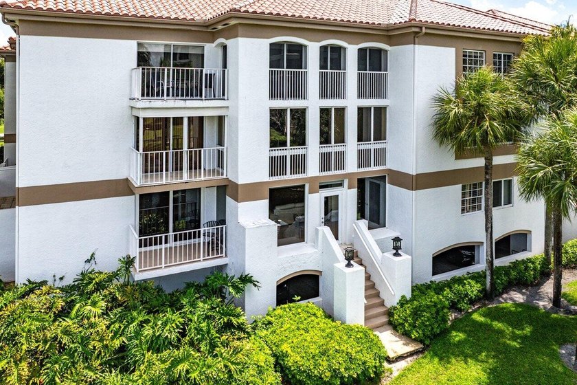 This beautifully updated first-floor condo offers 3 bedrooms, 2 - photo 31