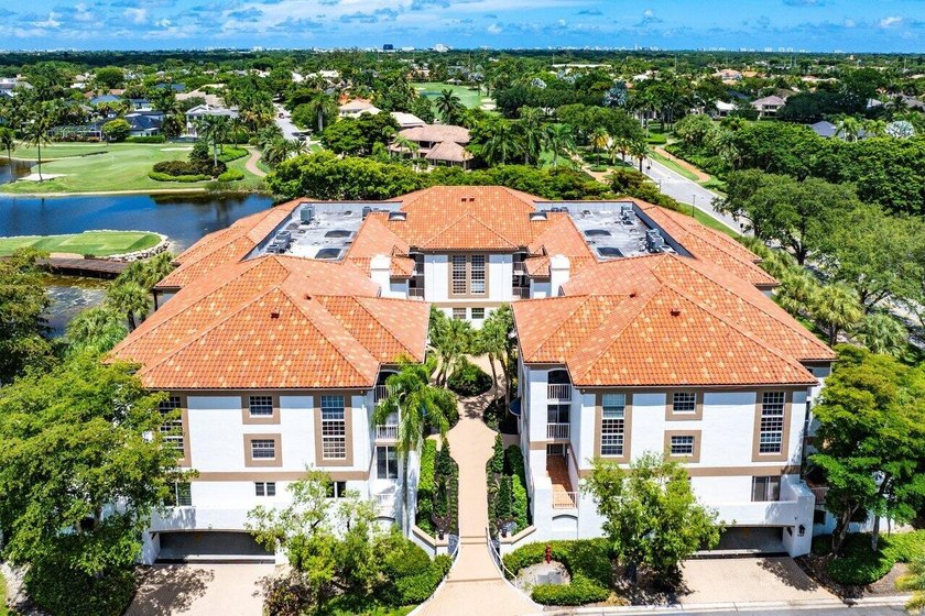 This beautifully updated first-floor condo offers 3 bedrooms, 2 - photo 33