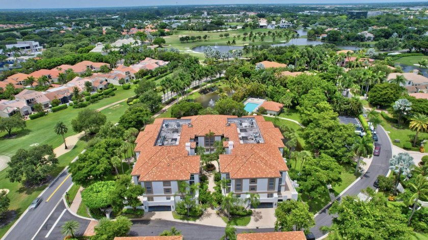 This beautifully updated first-floor condo offers 3 bedrooms, 2 - photo 35