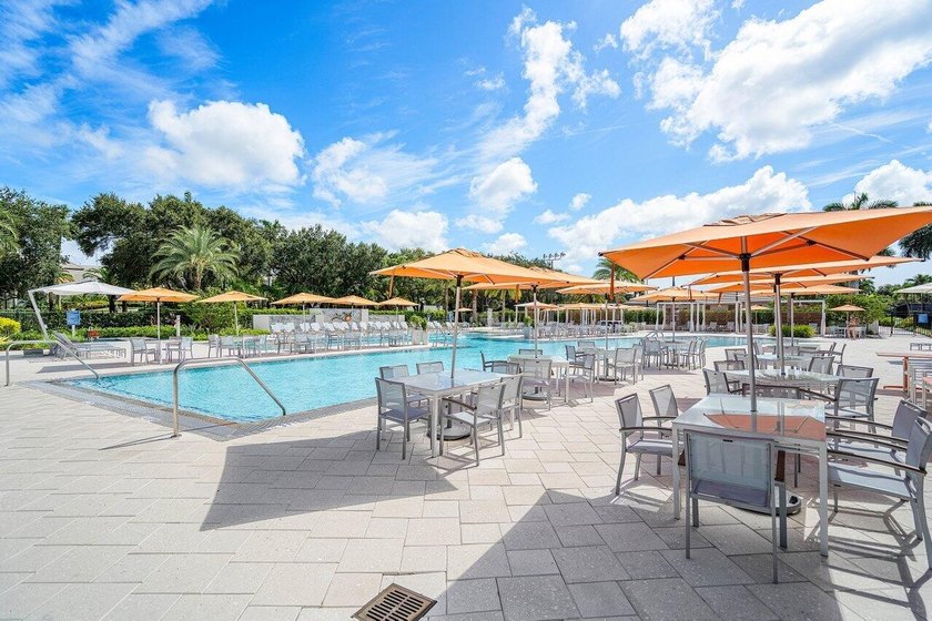 This beautifully updated first-floor condo offers 3 bedrooms, 2 - photo 38