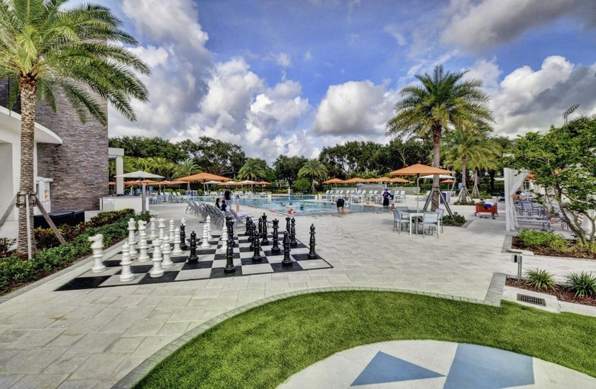 This beautifully updated first-floor condo offers 3 bedrooms, 2 - photo 44