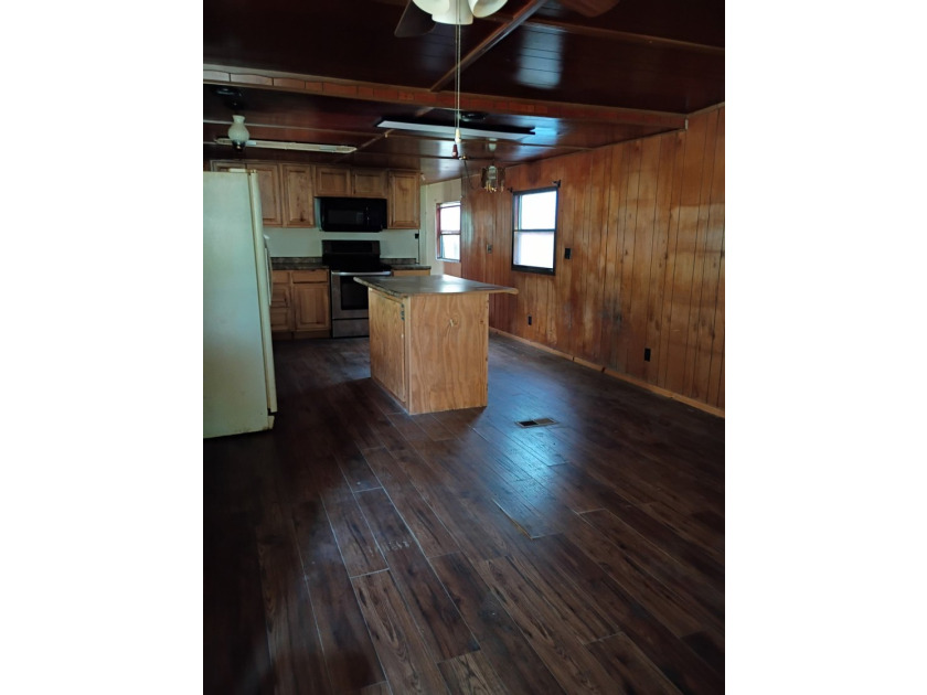 Welcome to your slice of Texas. This 1.06 acre property is - photo 8