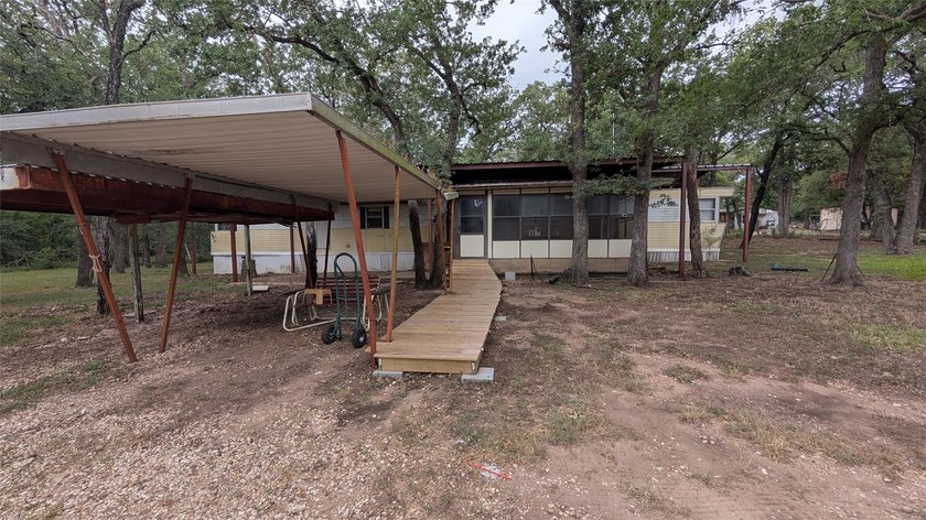 Welcome to your slice of Texas. This 1.06 acre property is - photo 10