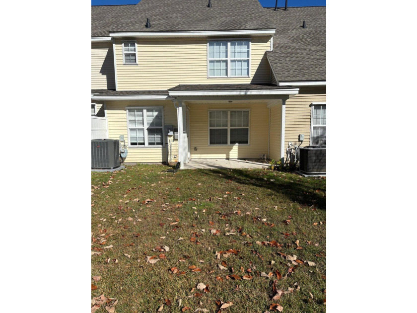 Great opportunity! To own a cozy townhome in a desirable - photo 4