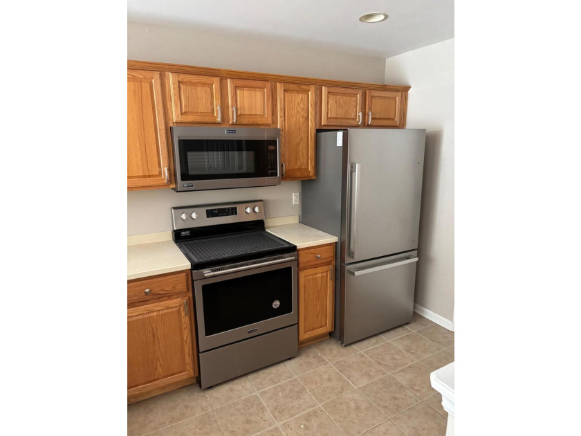 Great opportunity! To own a cozy townhome in a desirable - photo 8