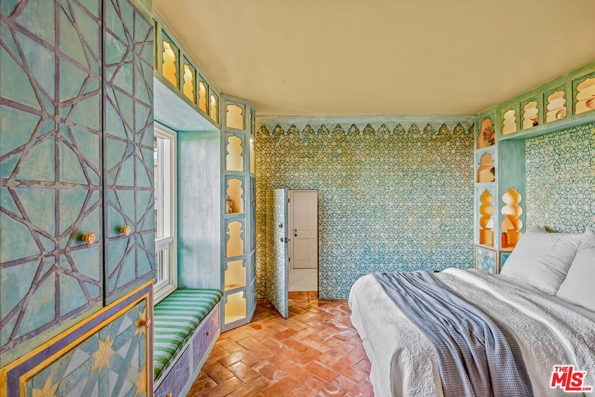 Some of Point Dume's most extraordinary properties are defined - photo 22