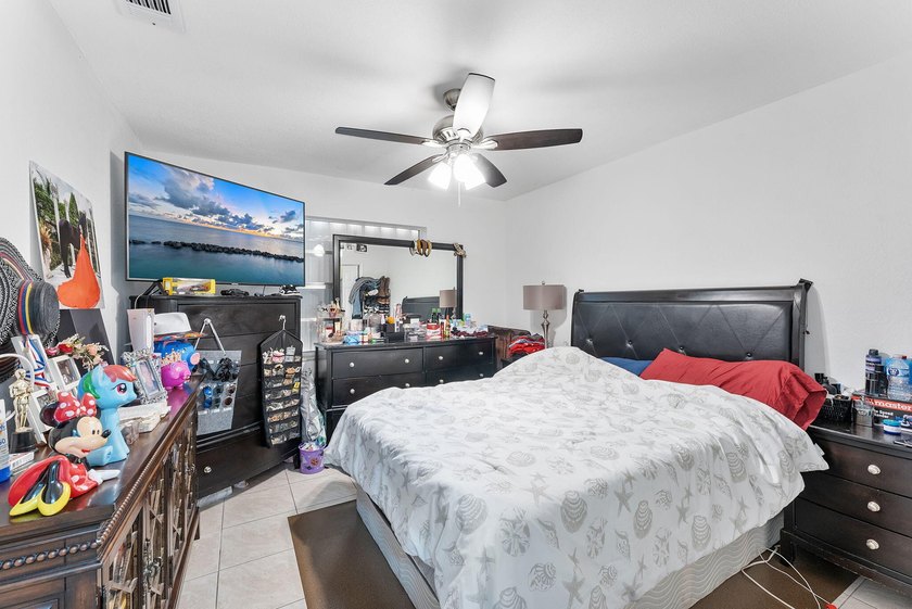 Exceptional investment opportunity! This centrally located CBS - photo 11