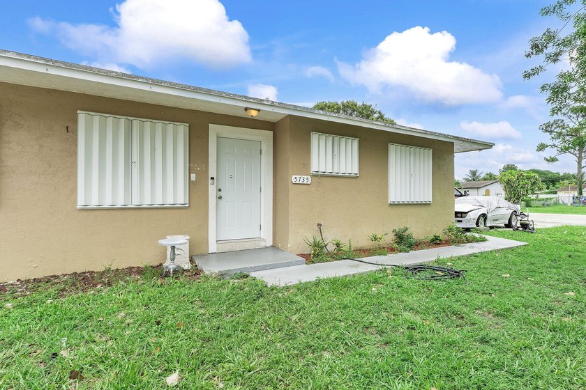 Exceptional investment opportunity! This centrally located CBS - photo 15