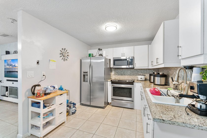 Exceptional investment opportunity! This centrally located CBS - photo 21