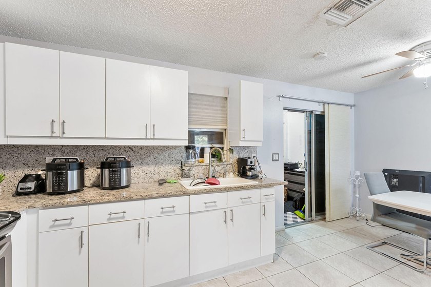 Exceptional investment opportunity! This centrally located CBS - photo 22