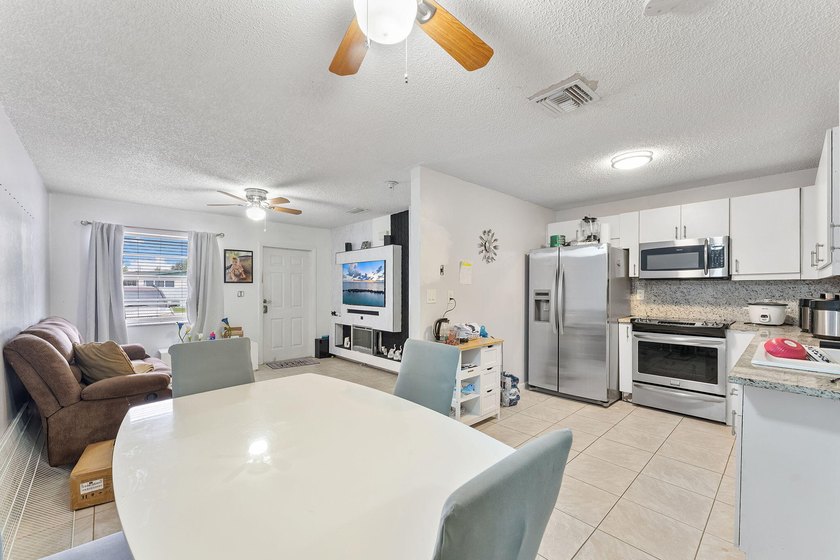 Exceptional investment opportunity! This centrally located CBS - photo 23