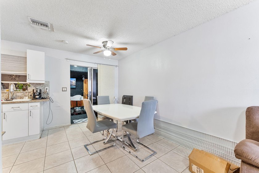 Exceptional investment opportunity! This centrally located CBS - photo 24